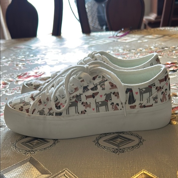 Charming Animal Print Lace-Up Sneakers - Picture 4 of 7